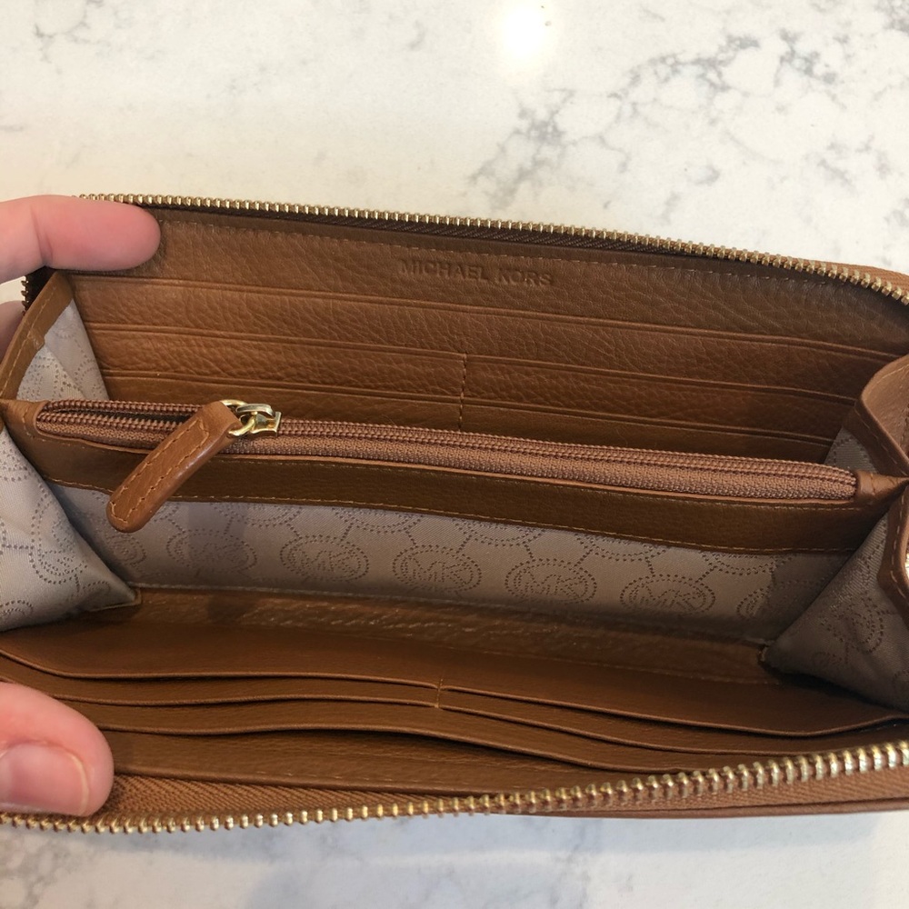 Michael kors brown wallet - Picture 3 of 4